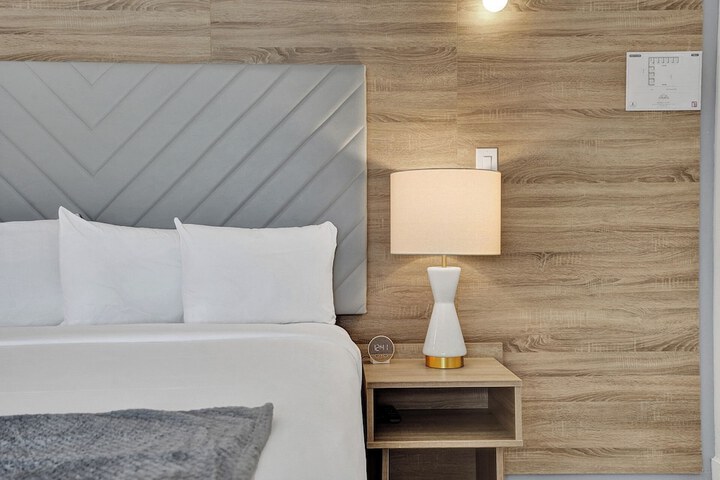 Room 32 of 51