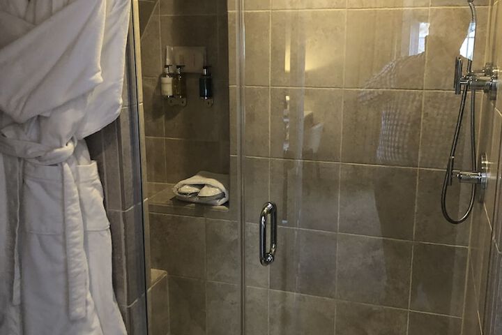 Room 25 of 117