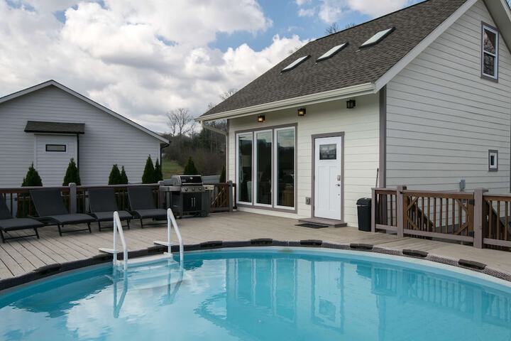 Poolside ADU w Sauna Free Tix Tiki Bar Retreat