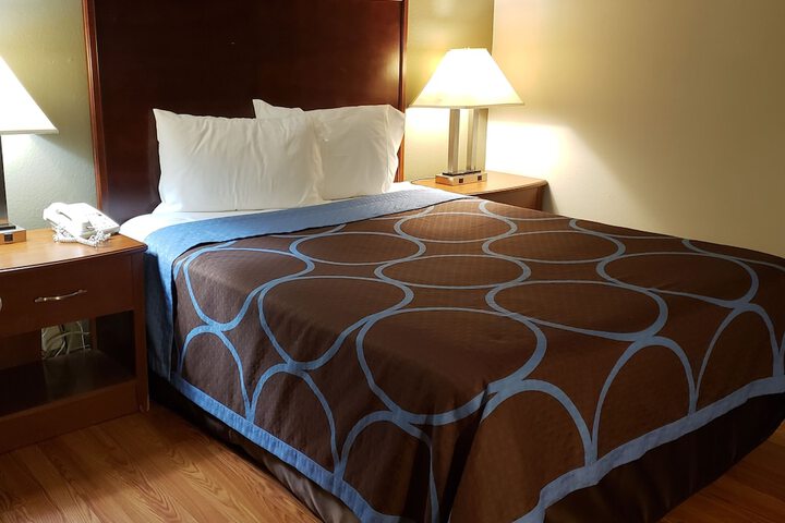 Room 15 of 18