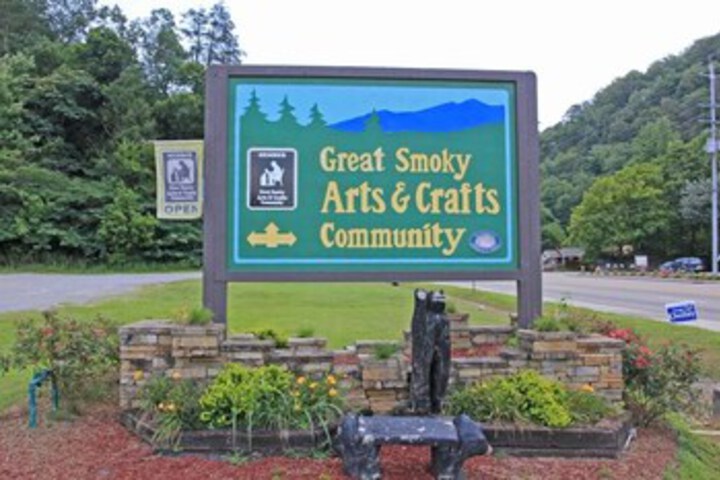 Longwalker Lodge 3 Bedrooms, Hot Tub, Game Room, Sleeps 9