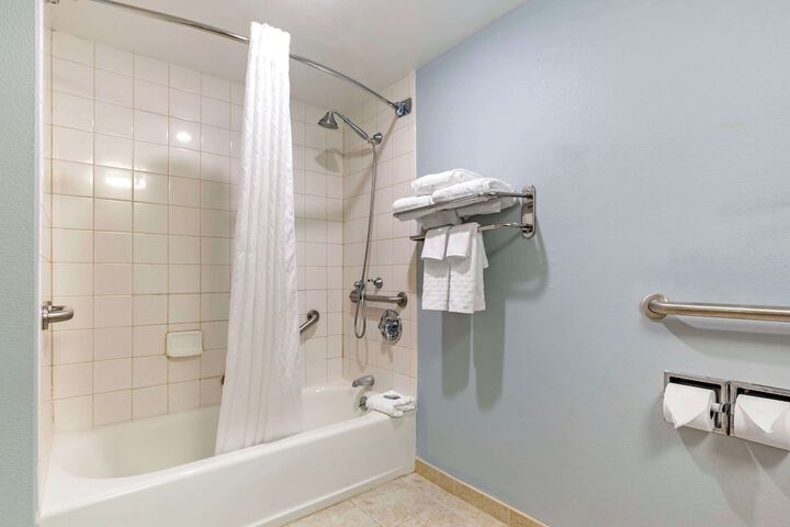 Best Western Hartford Hotel & Suites