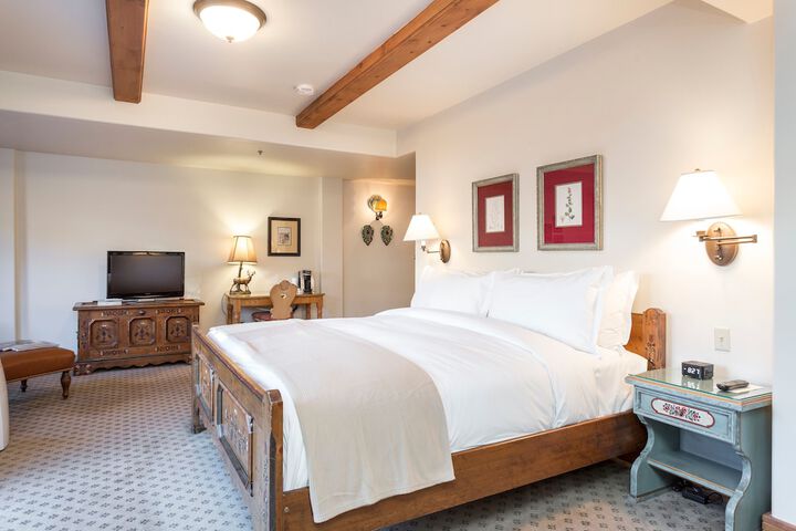 Goldener Hirsch Auberge Collection