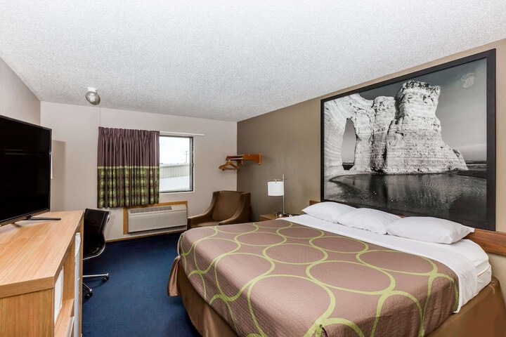 Room 5 of 18