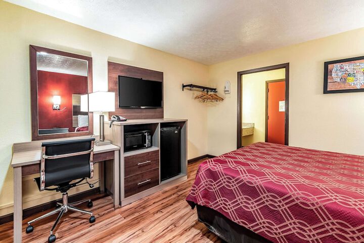 Room 8 of 25