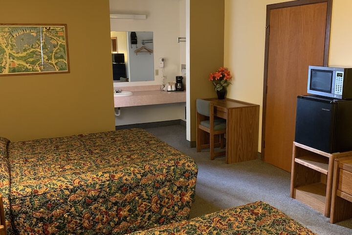 Room 12 of 18