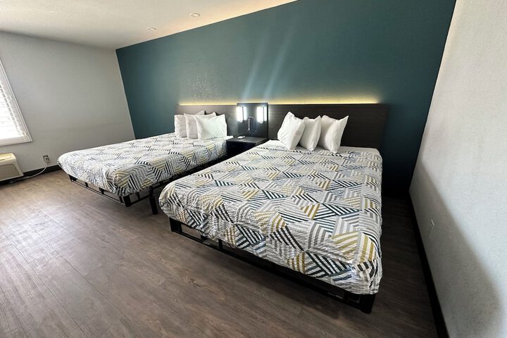 Room 15 of 18