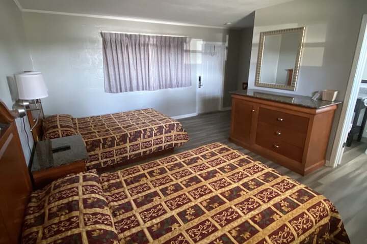 Room 9 of 25