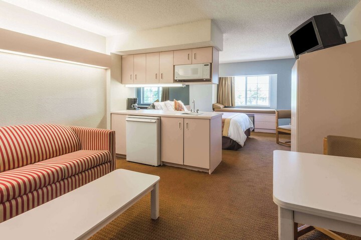Room 10 of 19