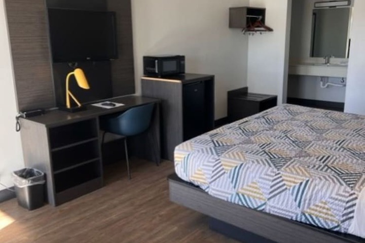 Room 2 of 5