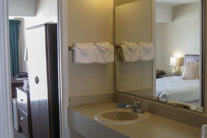Room 51 of 60
