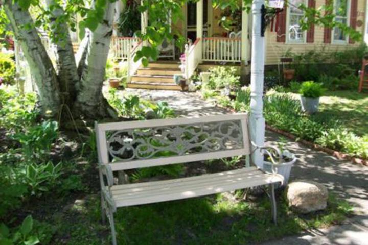 Twenty Woodlawn Bed & Breakfast