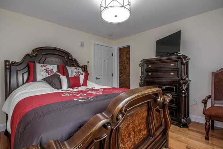 Room 12 of 32
