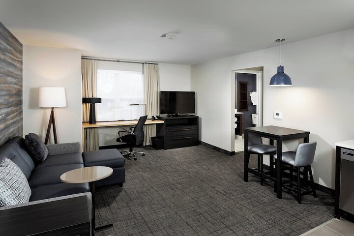 Room 16 of 38
