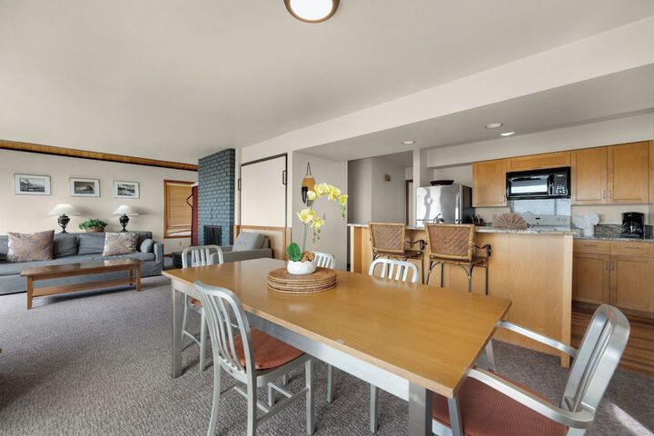 The Waves / The Argonauta Inn/The White Heron Lodge