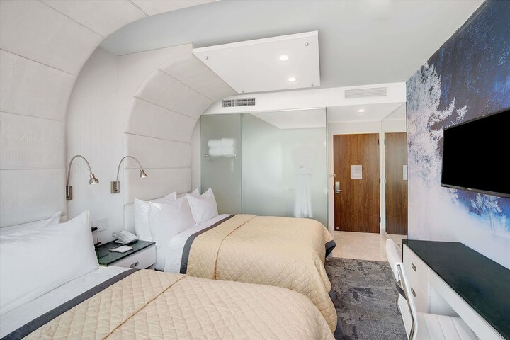 Room 17 of 27