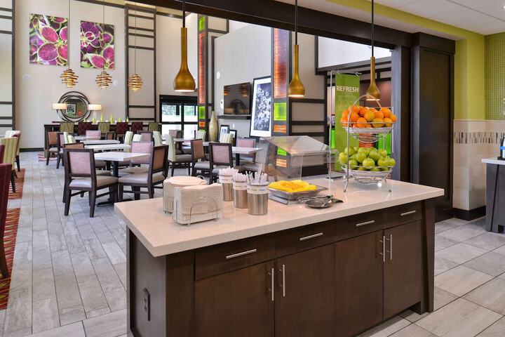 Hampton Inn & Suites Dallas Market Center