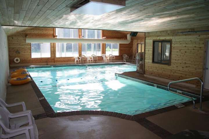 Mackinaw Beach & Bay Inn & Suites