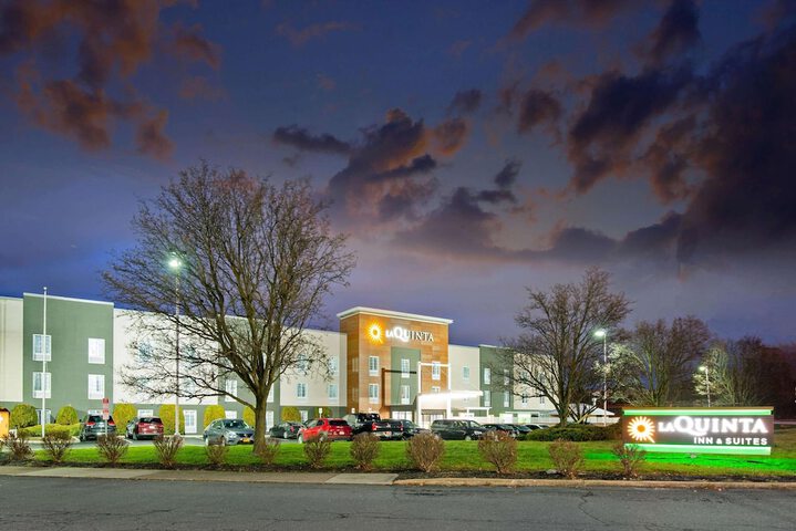 La Quinta Inn & Suites by Wyndham New Cumberland-Harrisburg