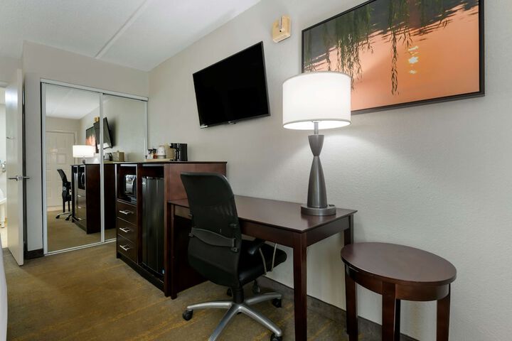 Room 11 of 33