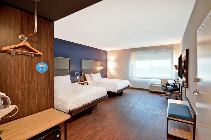 Room 12 of 34