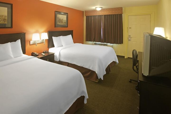 Room 6 of 14