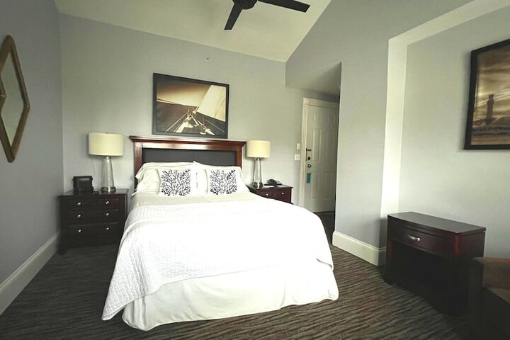 Crowne Pointe Historic Inn & Spa - Adults Only