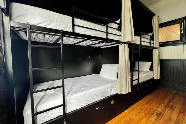 Howzit Hostels Hawaii