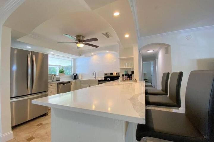 Cheerfull 4 / bed/ 3 Bath / pool / best Location