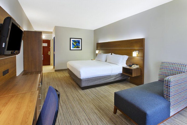Holiday Inn Express & Suites Milford by IHG