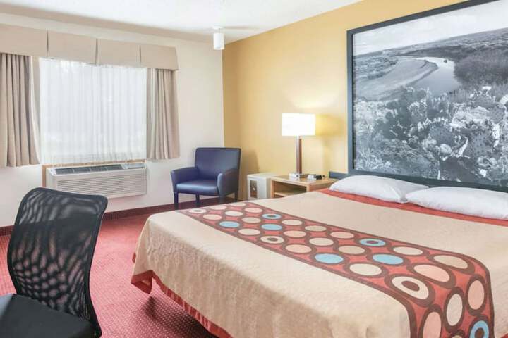 Room 32 of 59