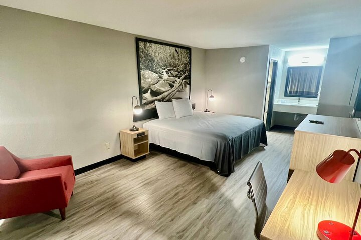 Super 8 by Wyndham Manchester TN