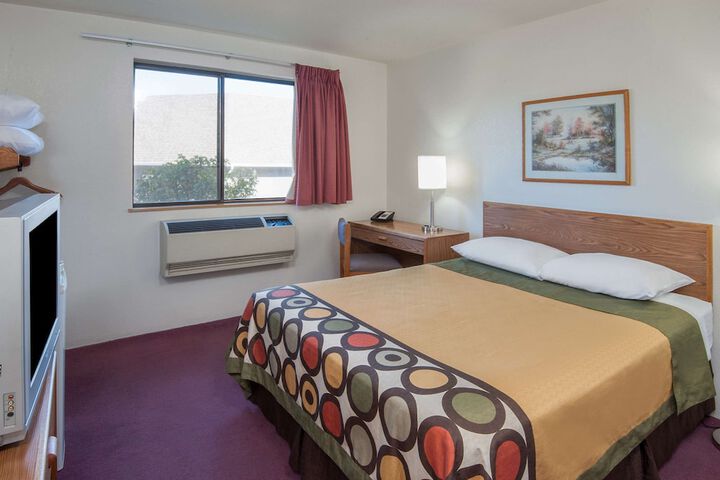 Room 32 of 35