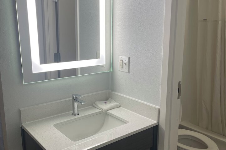 Room 16 of 18