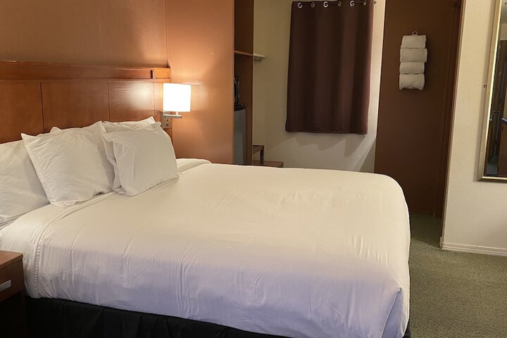 Room 16 of 36