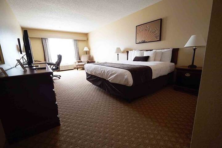 Town & Country Inn and Suites