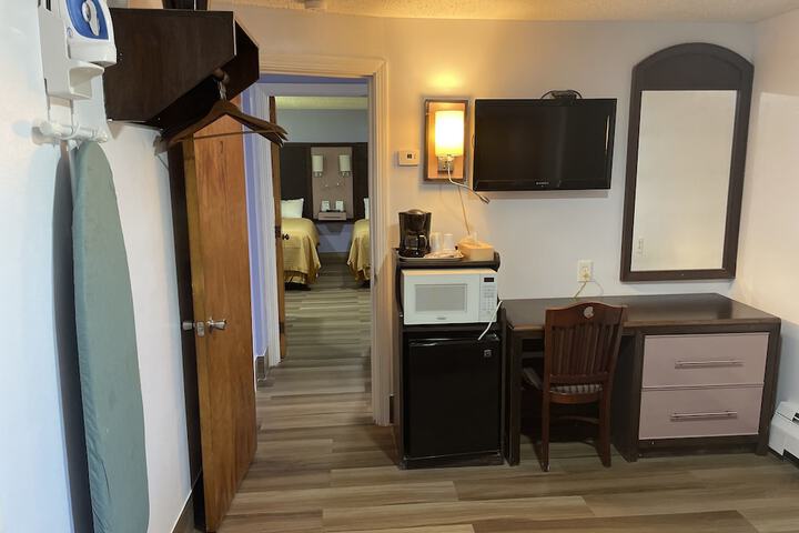 Room 11 of 28