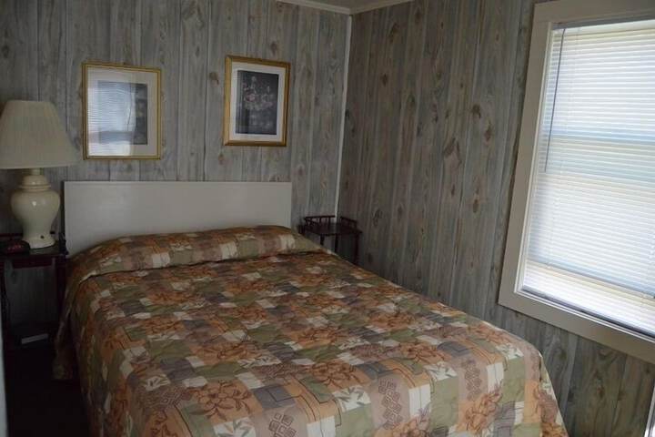 Kennebunk Gallery Motel & Cottages