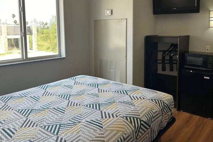 Room 10 of 15