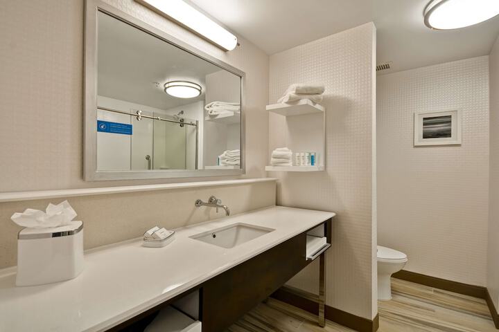 Hampton Inn & Suites Detroit / Warren
