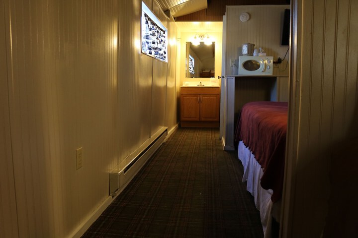 Red Caboose Motel