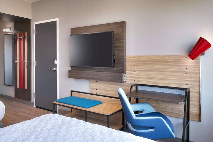Room 27 of 48