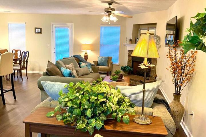 Spacious & comfy home in ultra-convenient location 2025 Traveller Award Winner