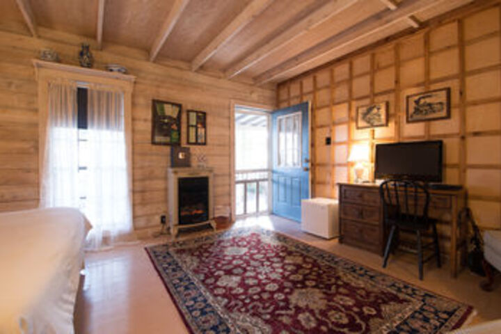 Munzesheimer Manor Bed & Breakfast