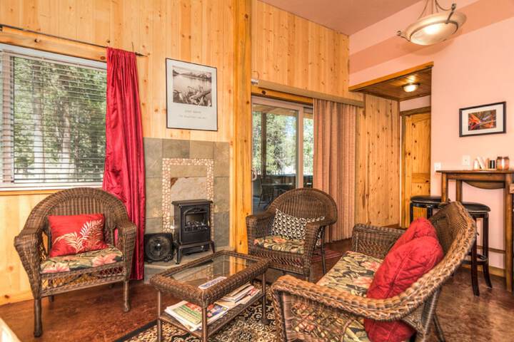 DiamondStone Guest Lodges