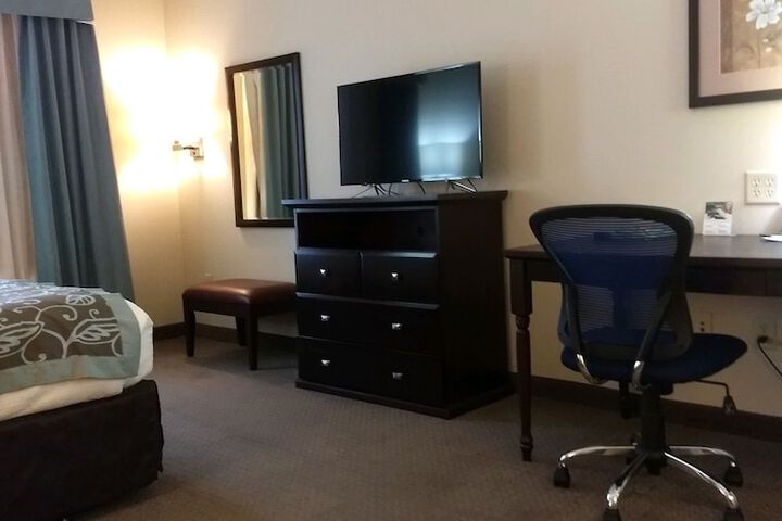Room 16 of 30