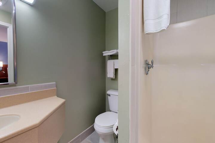 Room 30 of 33