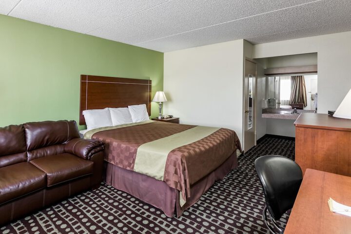 Room 13 of 21