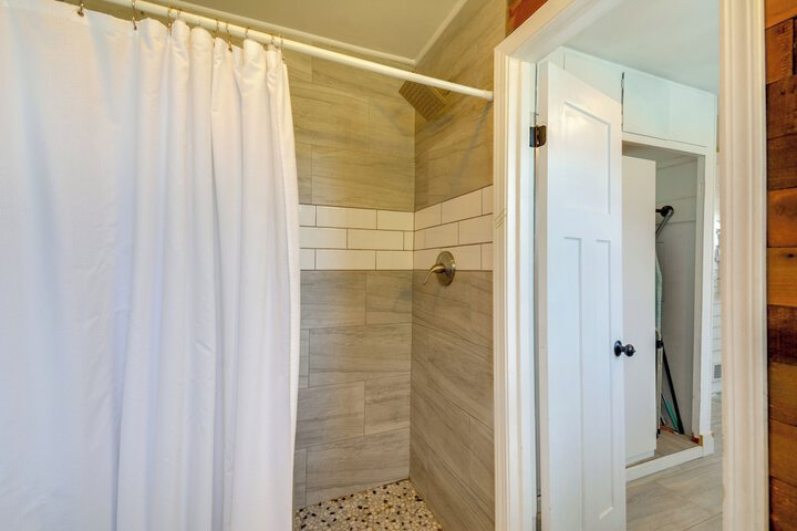 Gig Harbor House w / Private Beach + Views!