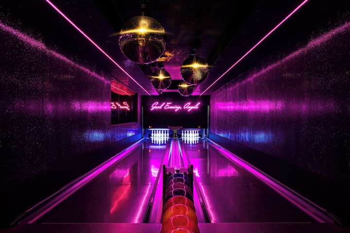 Lounge 54 of 63